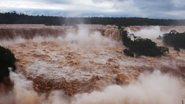 On a normal day, 1.5million litres of water per second flows through Iguaçu Falls