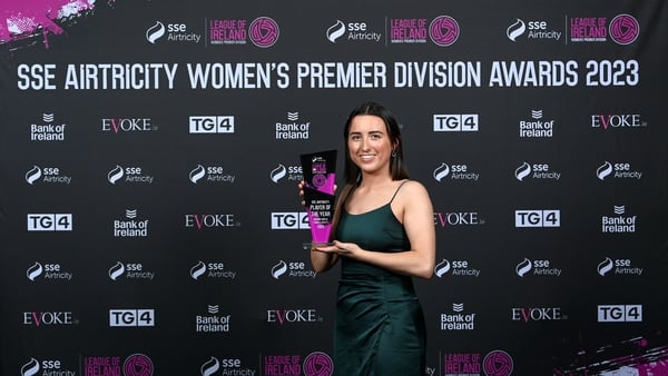 Sadhbh Doyle poses with the SSE Airtricity Player of the Year award