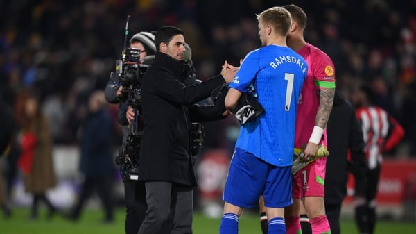 Mikel Arteta congratulates Aaron Ramsdale after the full-time whistle